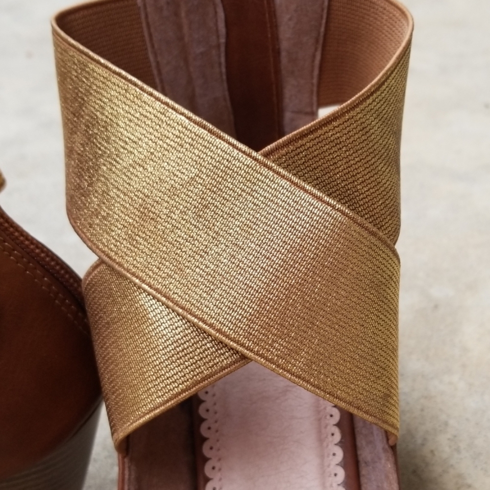 Madison Gold Wedge - Picture 3 of 8
